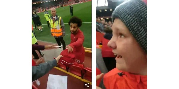 Mohamed Salah enviou uma pequena camiseta para o fã depois do jogo